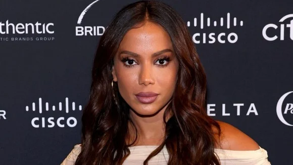 Anitta hoje: a verdade por tr&aacute;s das sucessivas pl&aacute;sticas