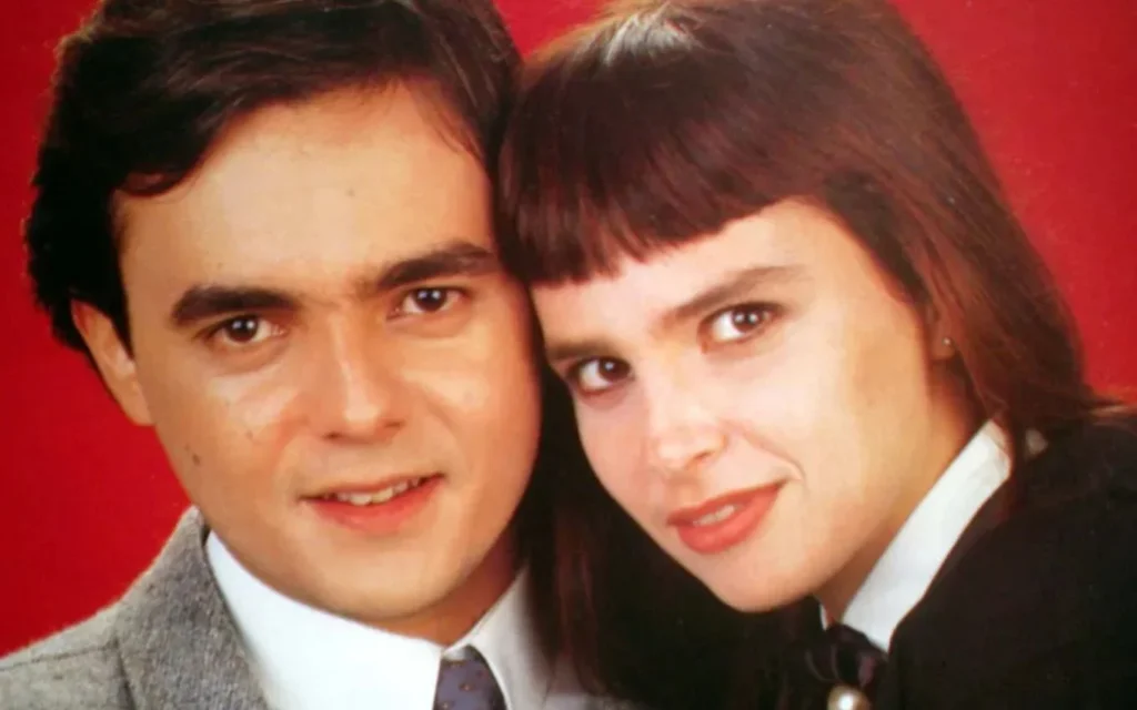 uma imagem em preto e branco de L&iacute;dia Brondi como Solange Duprat em Vale Tudo,