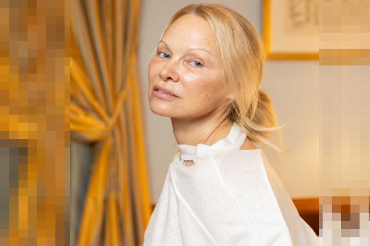 Entenda por que Pamela Anderson abandonou a maquiagem e como a estrela de Baywatch retomou o controle de sua imagem em uma mudan&ccedil;a hist&oacute;rica.