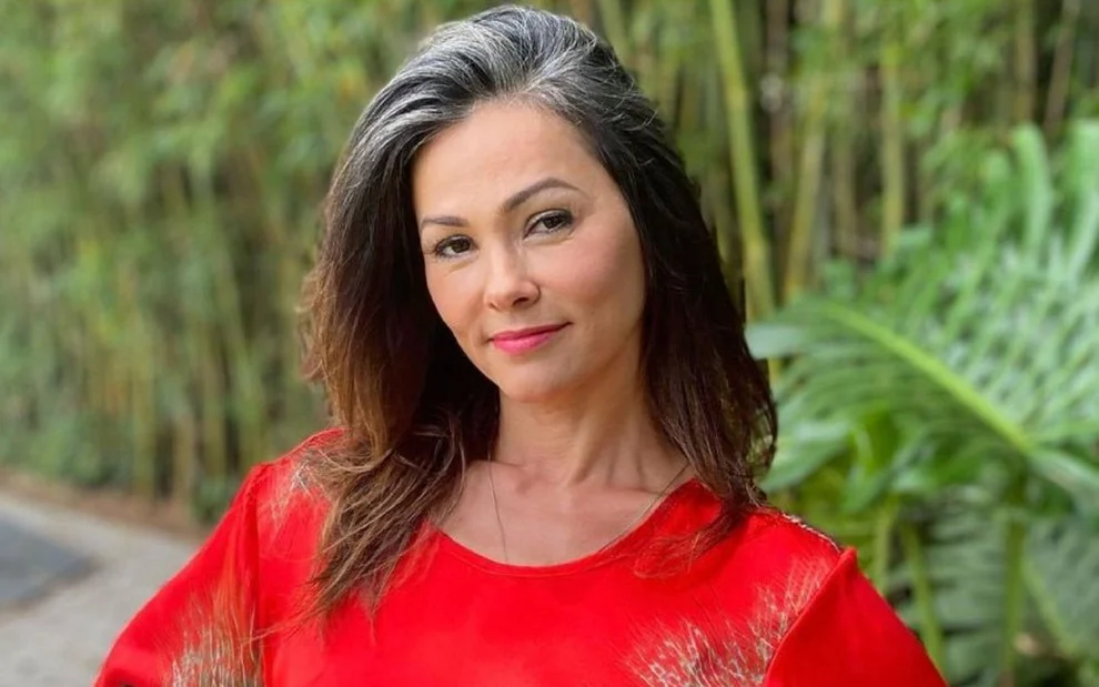 Descubra como Suzana Alves superou a depress&atilde;o, abandonou a Tiazinha e reconstruiu sua vida longe da m&aacute;scara e do chicote.
