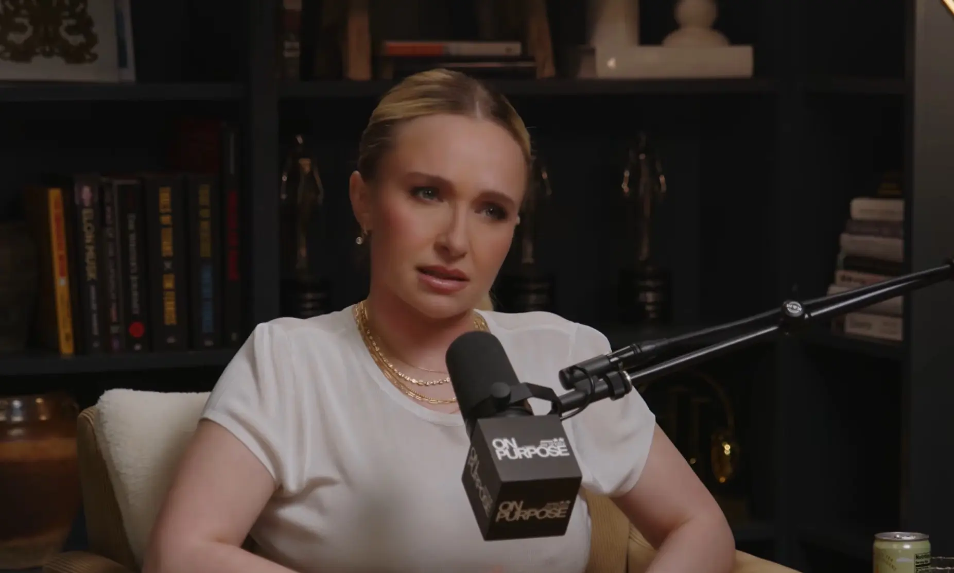 Hayden Panettiere detalha momento em que foi colocada na cama com homem nu aos 18 anos